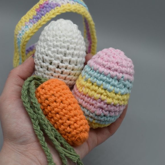 Hand Crafted Crochet Kitty Cat Easter Basket with Three Catnip Toys - Picture 6 of 8